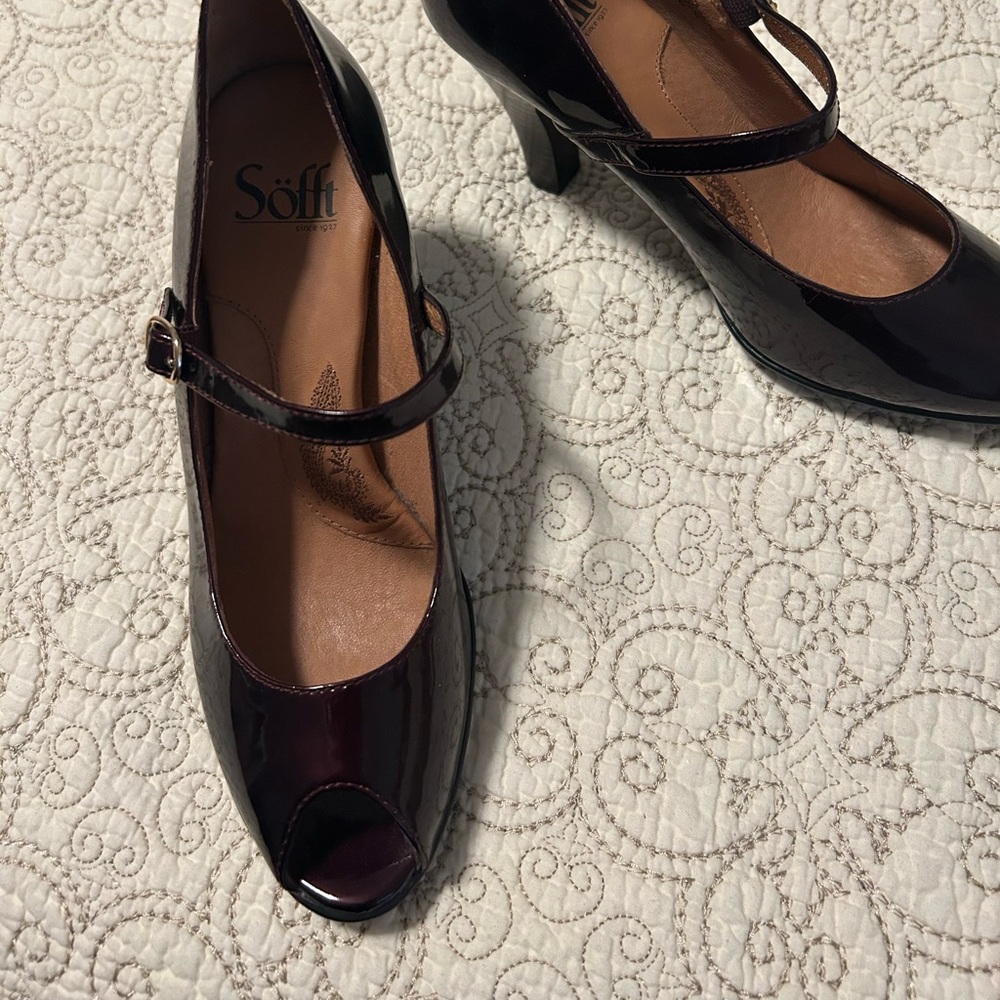Sofft size 7m peep toe